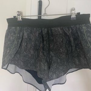 Lululemon Three Pocket Jungle Shorts (lined)